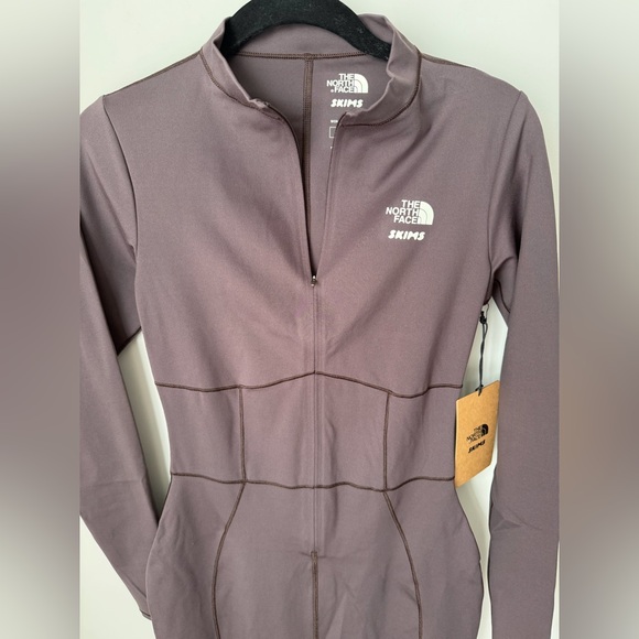 SKIMS x The North Face Dark Brown Phoenix Refina Bodysuit - Picture 2 of 6